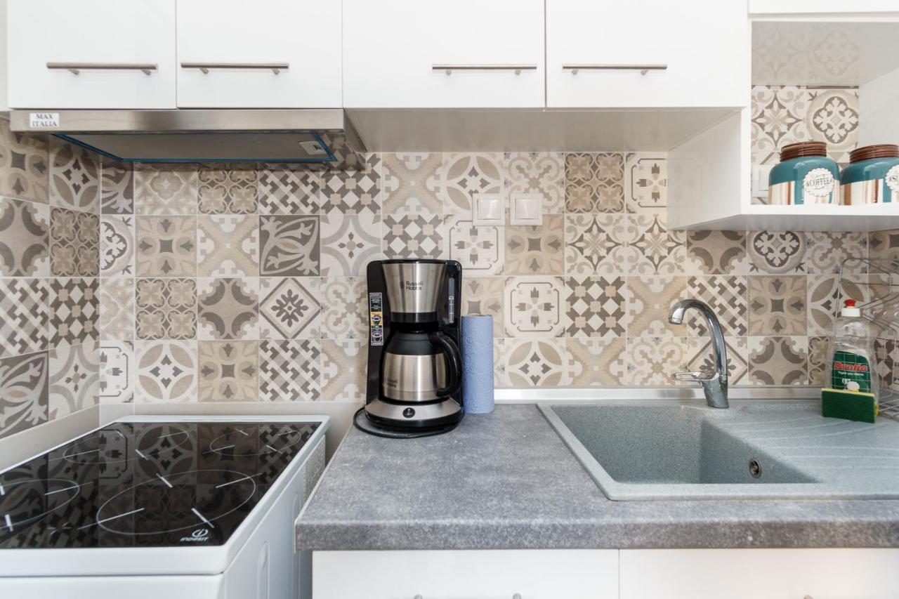C.4 Red Rose #Colony_Central_Apartment Thessaloníki Luaran gambar