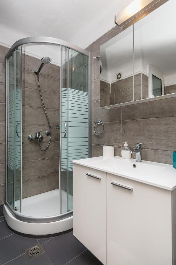 C.4 Red Rose #Colony_Central_Apartment Thessaloníki Luaran gambar