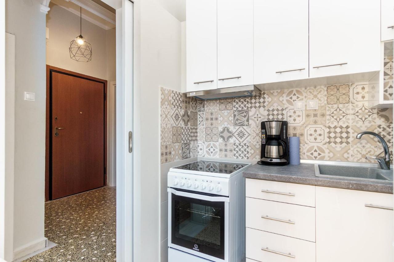C.4 Red Rose #Colony_Central_Apartment Thessaloníki Luaran gambar